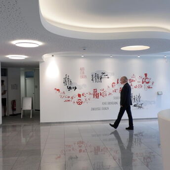 Gabriele-Schlipf-momik-Graphic-Recording-Knowledge-Wall-ACE-Jubiläum-Stuttgart-Titus-Ackermann